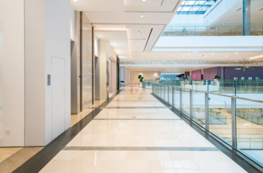 Piso institucional para alto tráfico